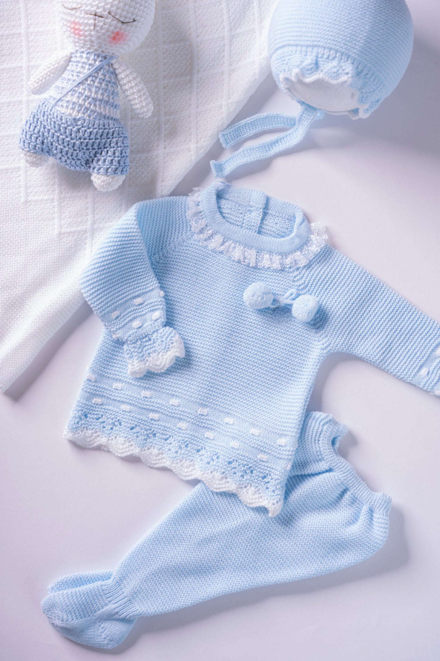 Lace with pompoms Newborn Three Piece Outfit