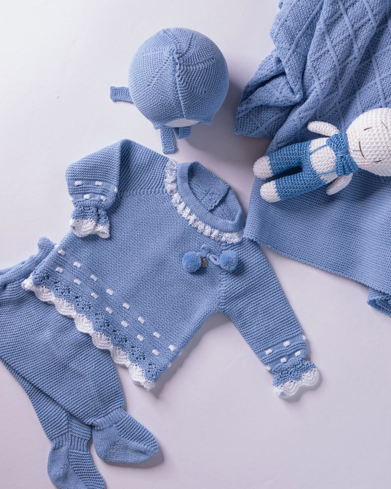 Lace with pompoms Newborn Three Piece Outfit